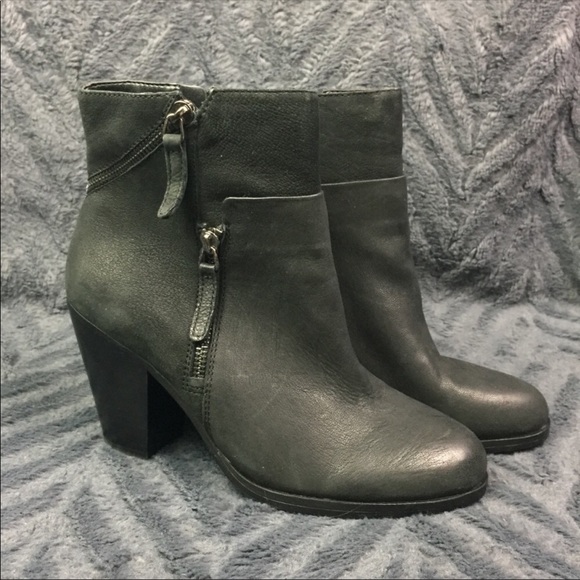 Vince Camuto Hinnegan Black Leather Ankle Boot 7.5 - Picture 3 of 8